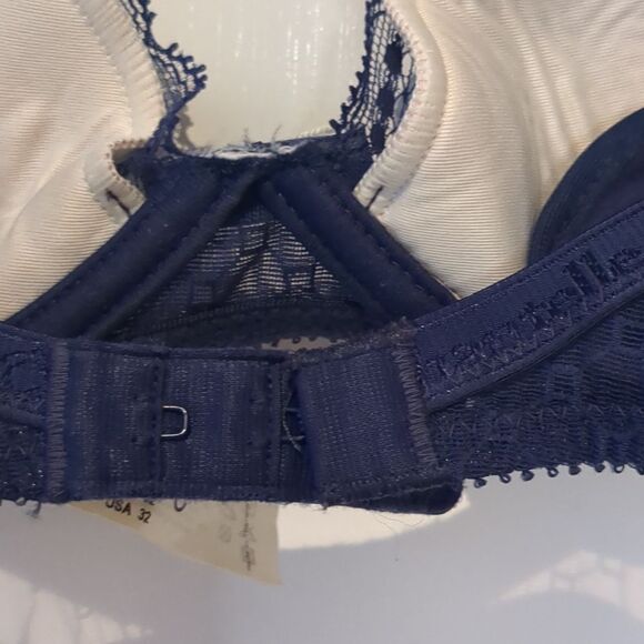 Chantelle Bra Geo Lace Balconette Bra 32 C, Navy Lace Light Padding is - Picture 11 of 11